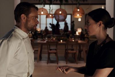 A chef speaks with a woman