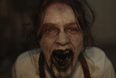 Violet's mother's corpse wakes up